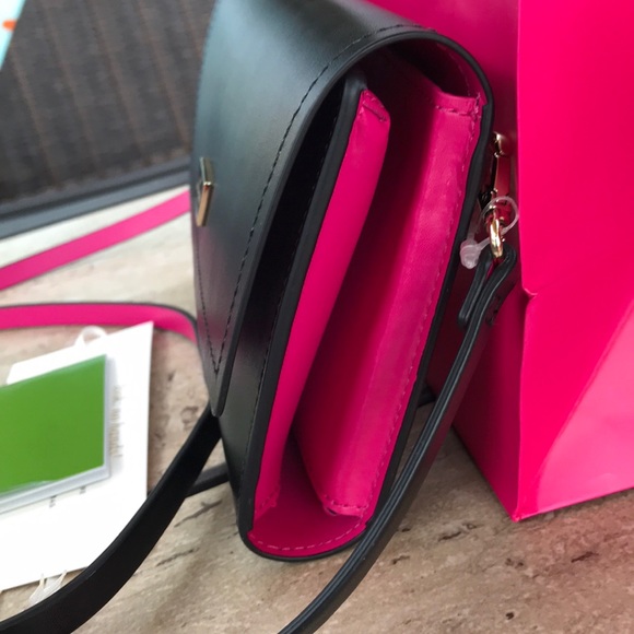 **LAST ONE** Kate Spade Crossbody Bag 🖤💖🖤💖 - Picture 4 of 8